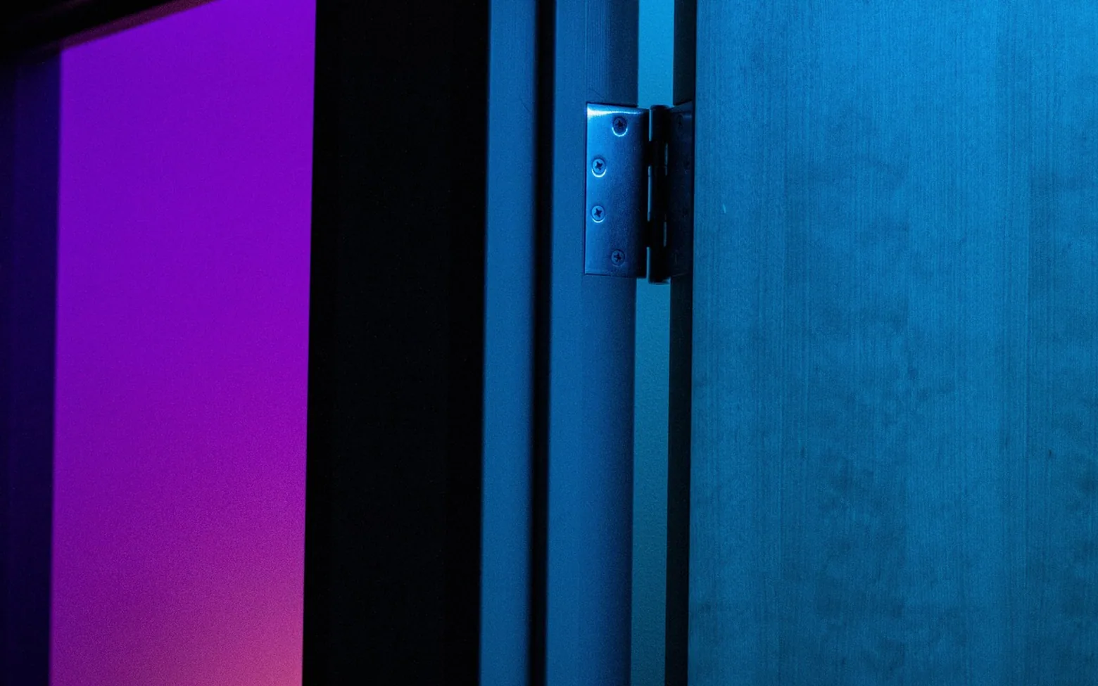 Doors, colors and room